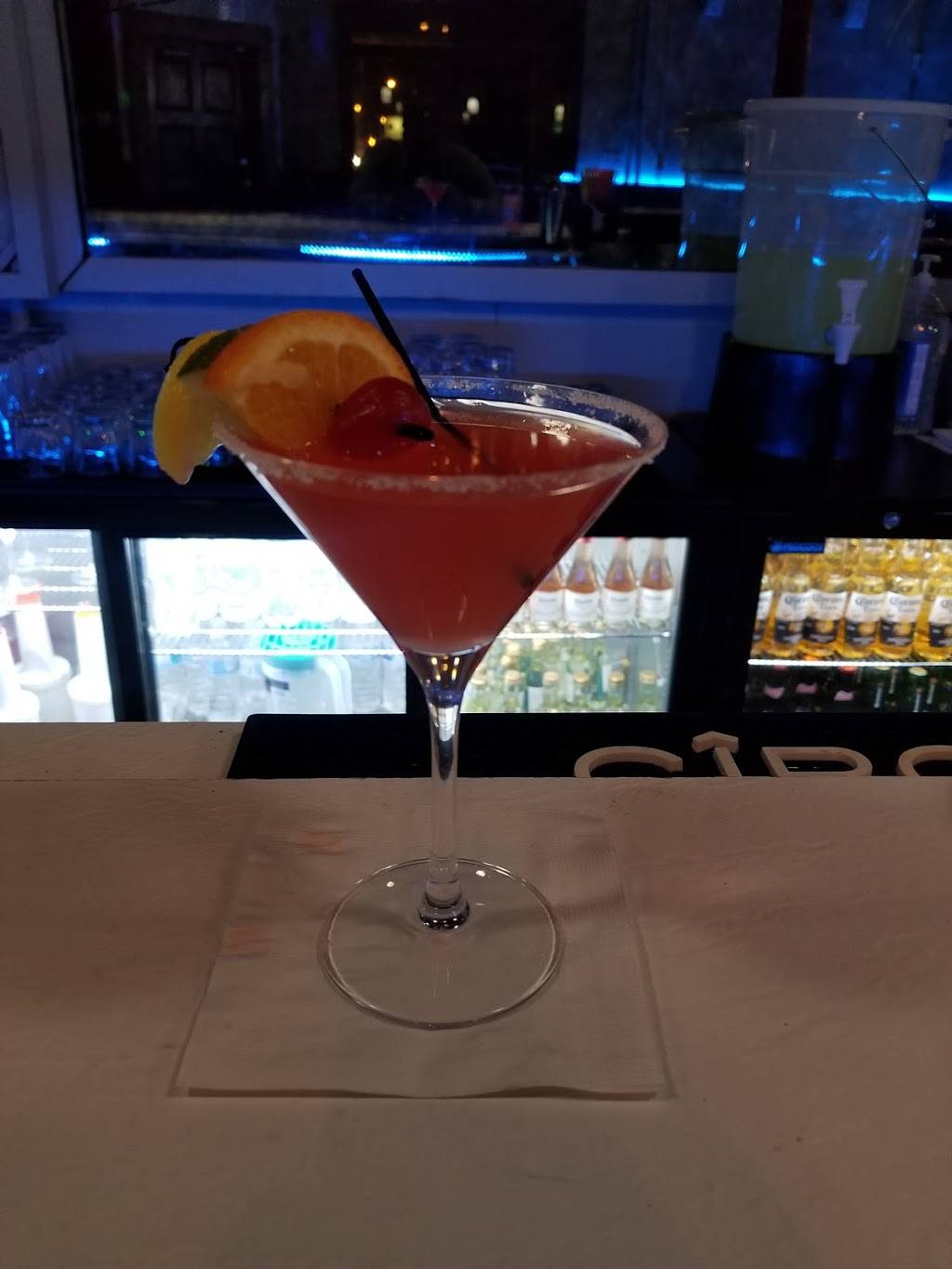 JUNIORS COCKTAIL LOUNGE | restaurant | 3300 W Lincoln Ave, Milwaukee, WI 53215, USA | 4143065285 OR +1 414-306-5285