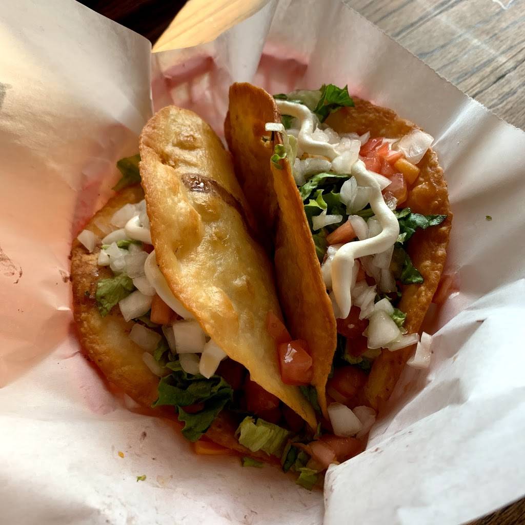 Es Tas Bar & Grill | restaurant | 216 Stanton Ave, Ames, IA 50014, USA | 5153371395 OR +1 515-337-1395