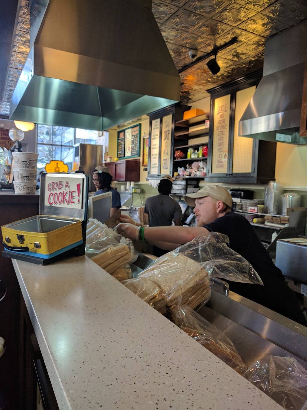 Potbelly Sandwich Shop | restaurant | 800 E. Canal Street Gateway Plaza, Ste. 110, Richmond, VA 23219, USA | 8047281577 OR +1 804-728-1577