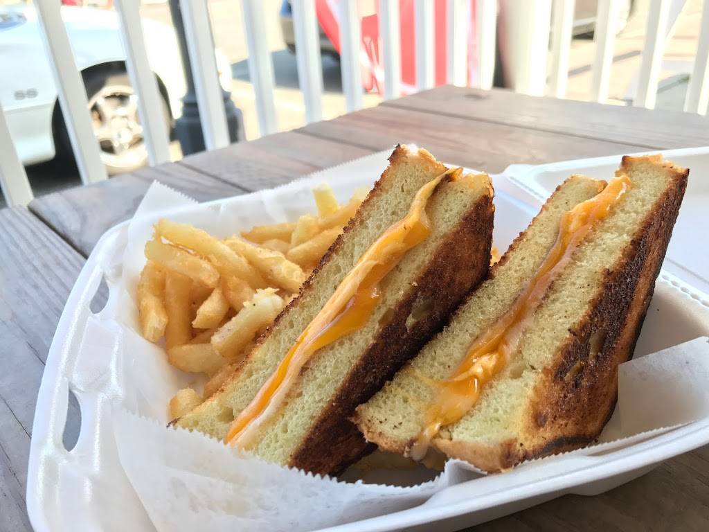 Burger on the Mile | restaurant | 28 Woodcleft Ave, Freeport, NY 11520, USA | 5167712874 OR +1 516-771-2874