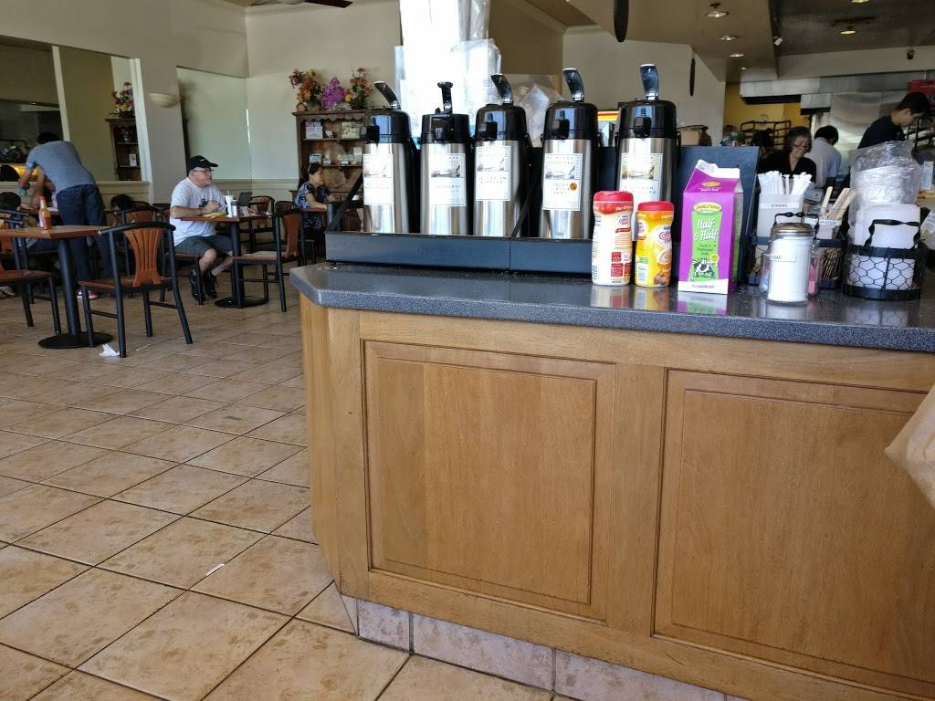 Starbucks | cafe | 795 1st St, Gilroy, CA 95020, USA | 4088475920 OR +1 408-847-5920