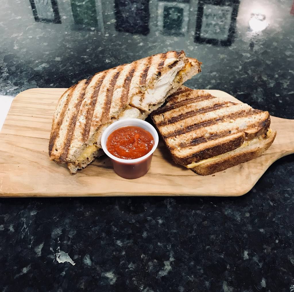 The Dancing Blender | restaurant | 121 S Orange Ave, South Orange, NJ 07079, USA | 9738215707 OR +1 973-821-5707