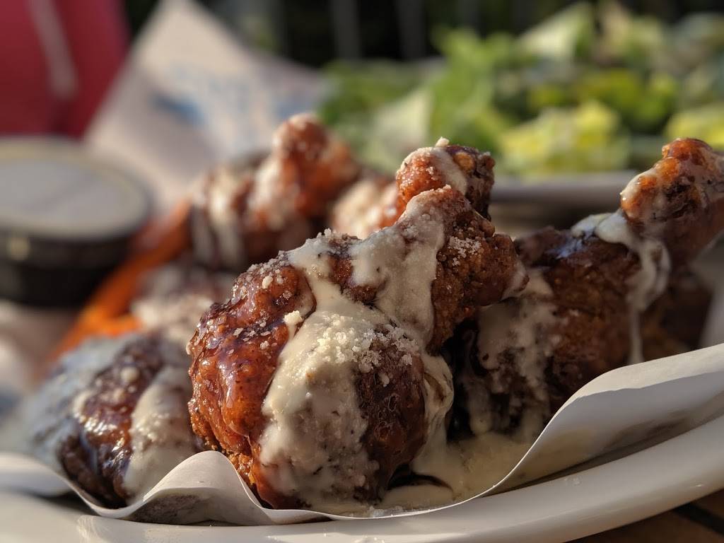 Wild Wing | restaurant | 3712 Innes Rd #8, Orléans, ON K1W 0C8, Canada | 6134249164 OR +1 613-424-9164