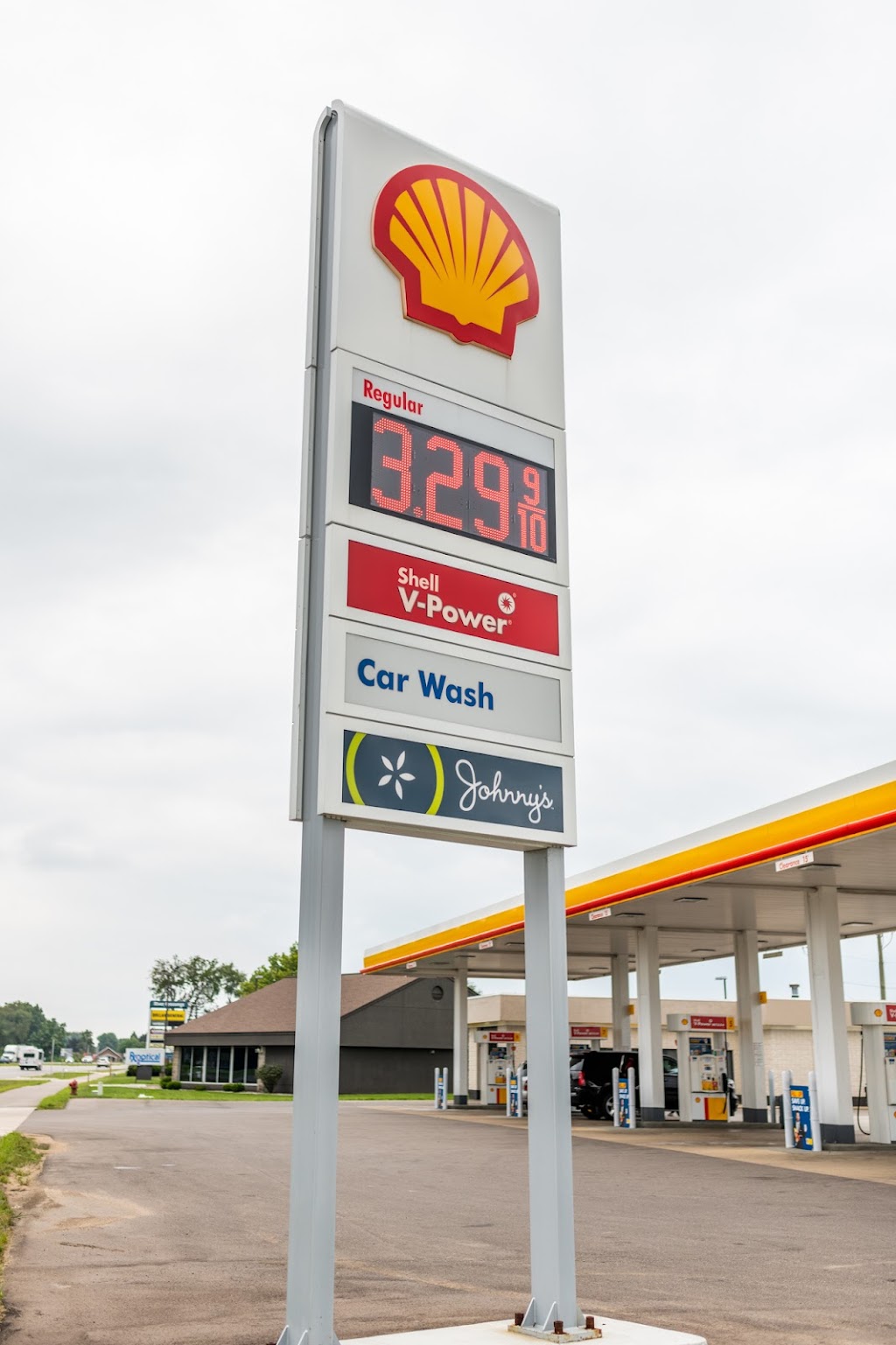 Johnnys Markets | meal takeaway | 1223 W Michigan Ave, Three Rivers, MI 49093, USA | 2692738090 OR +1 269-273-8090