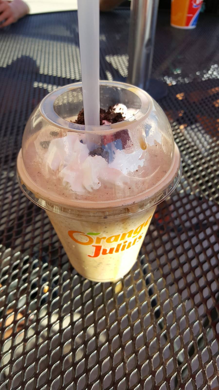 Dairy Queen Grill & Chill | restaurant | 3058 W Shore Dr, Holland, MI 49424, USA | 6163993090 OR +1 616-399-3090