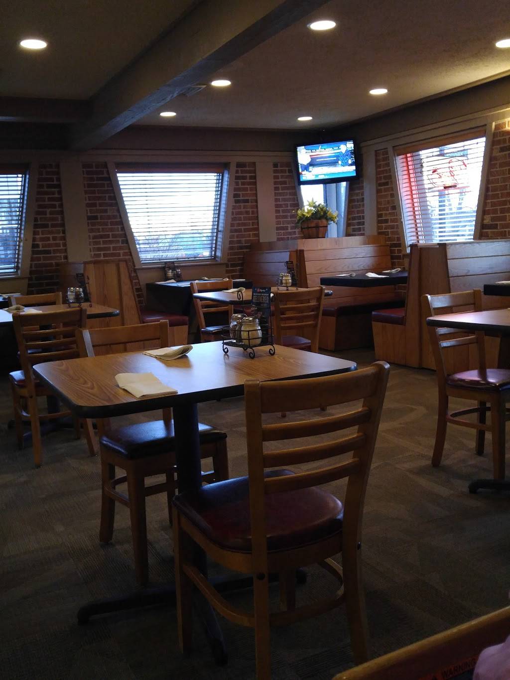 Pizza Hut | restaurant | 2211 Milton Ave, Janesville, WI 53545, USA | 6087548800 OR +1 608-754-8800