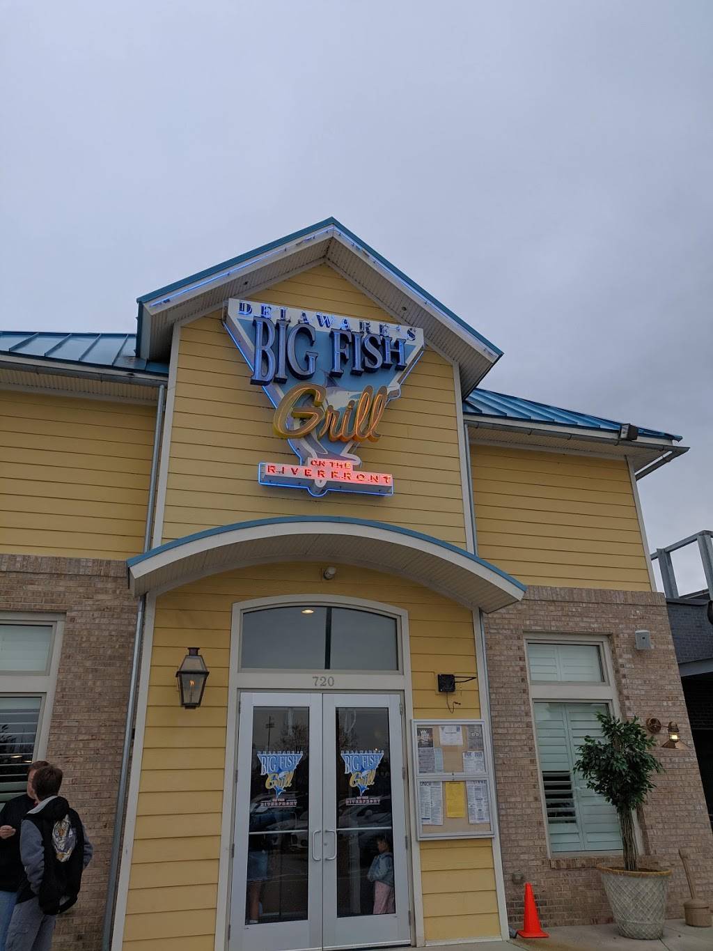 Big Fish Grill on the Riverfront | restaurant | 720 Justison St, Wilmington, DE 19801, USA | 3026523474 OR +1 302-652-3474