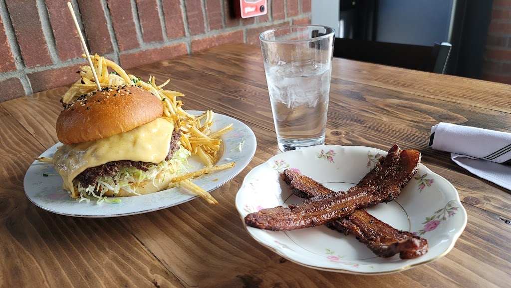 Stompbox Brewing | restaurant | 210 E River Dr, Davenport, IA 52801, USA | 5634241237 OR +1 563-424-1237