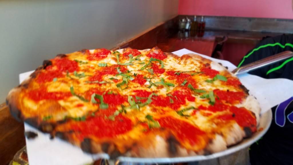 Max & Leos Pizza Newton | restaurant | 325 Washington St, Newton, MA 02458, USA | 6172447200 OR +1 617-244-7200