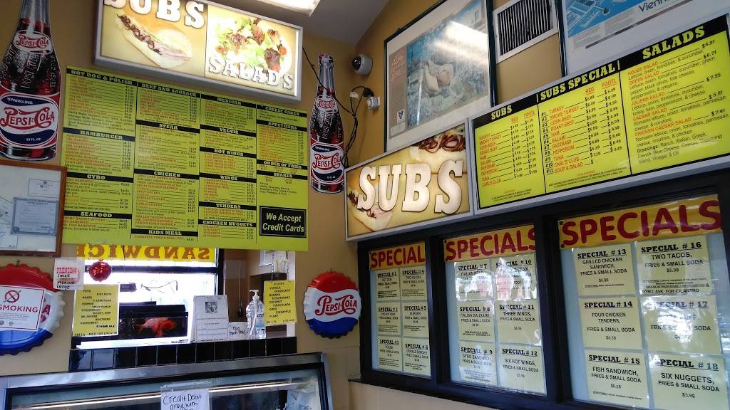 Carls Red Hots | restaurant | 1957 E 83rd St, Chicago, IL 60617, USA | 7737218300 OR +1 773-721-8300