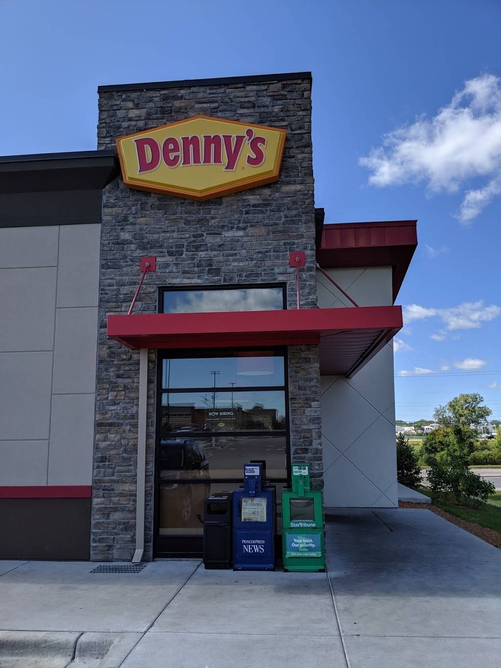 Dennys | restaurant | 2045 Twin Lakes Pkwy, Roseville, MN 55113, USA | 6513300782 OR +1 651-330-0782