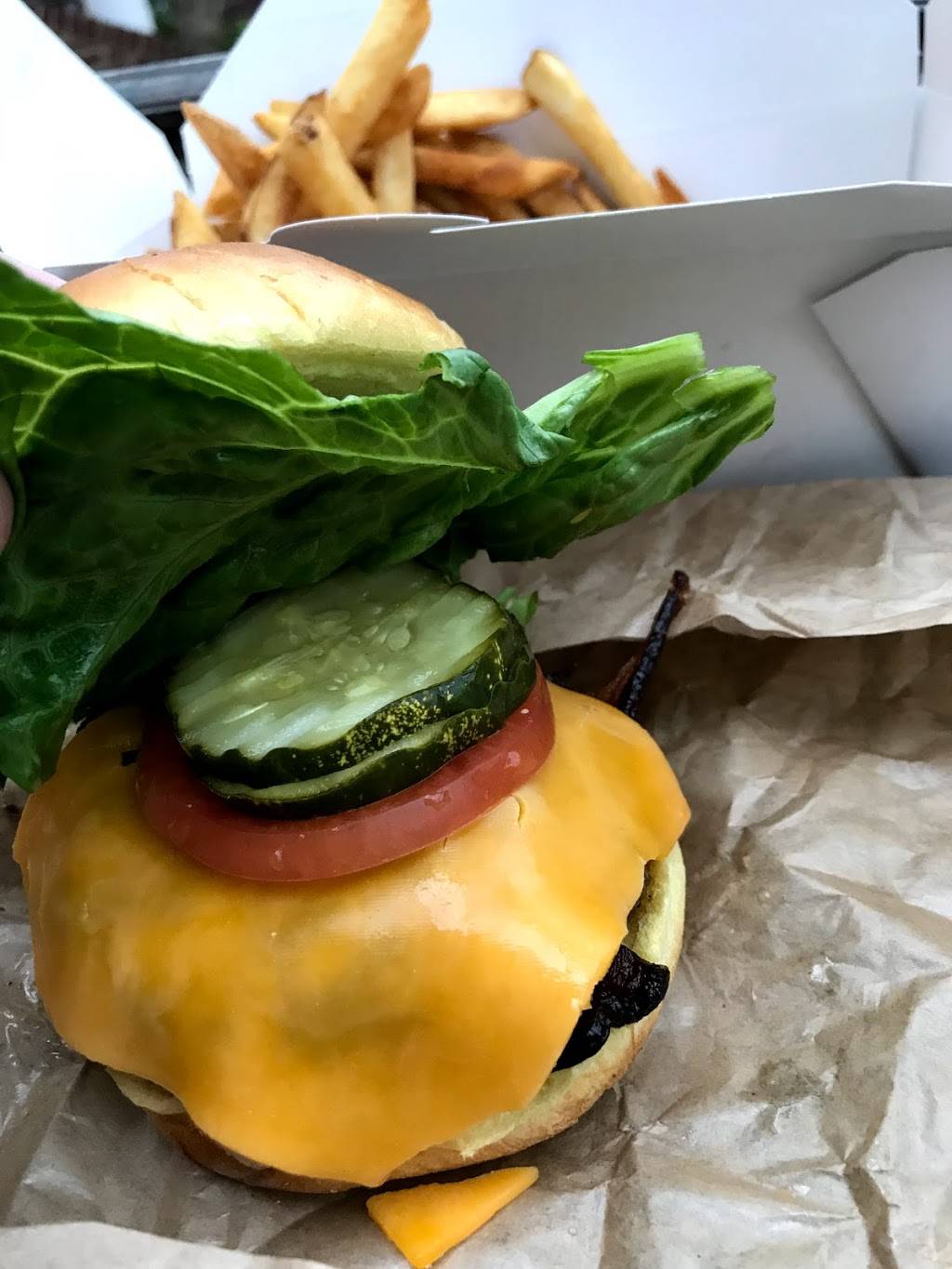 Stax Burgers | restaurant | 2800 Opryland Dr, Nashville, TN 37214, USA | 6158891000 OR +1 615-889-1000