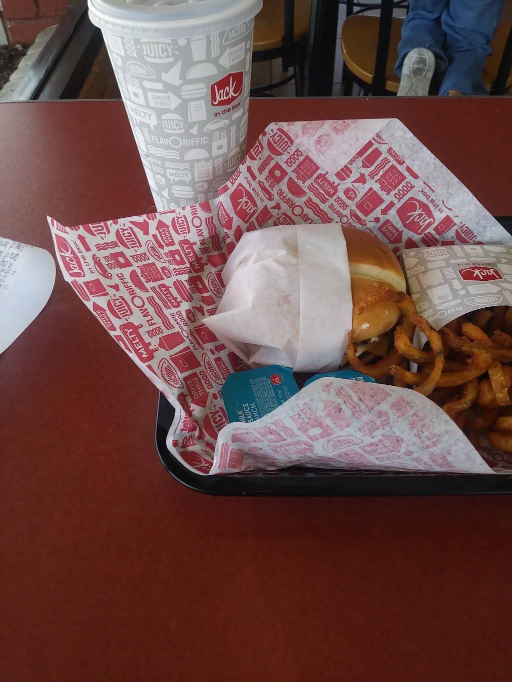 Jack in the Box | restaurant | 316 W Foothill Blvd, Rialto, CA 92376, USA | 9098750890 OR +1 909-875-0890