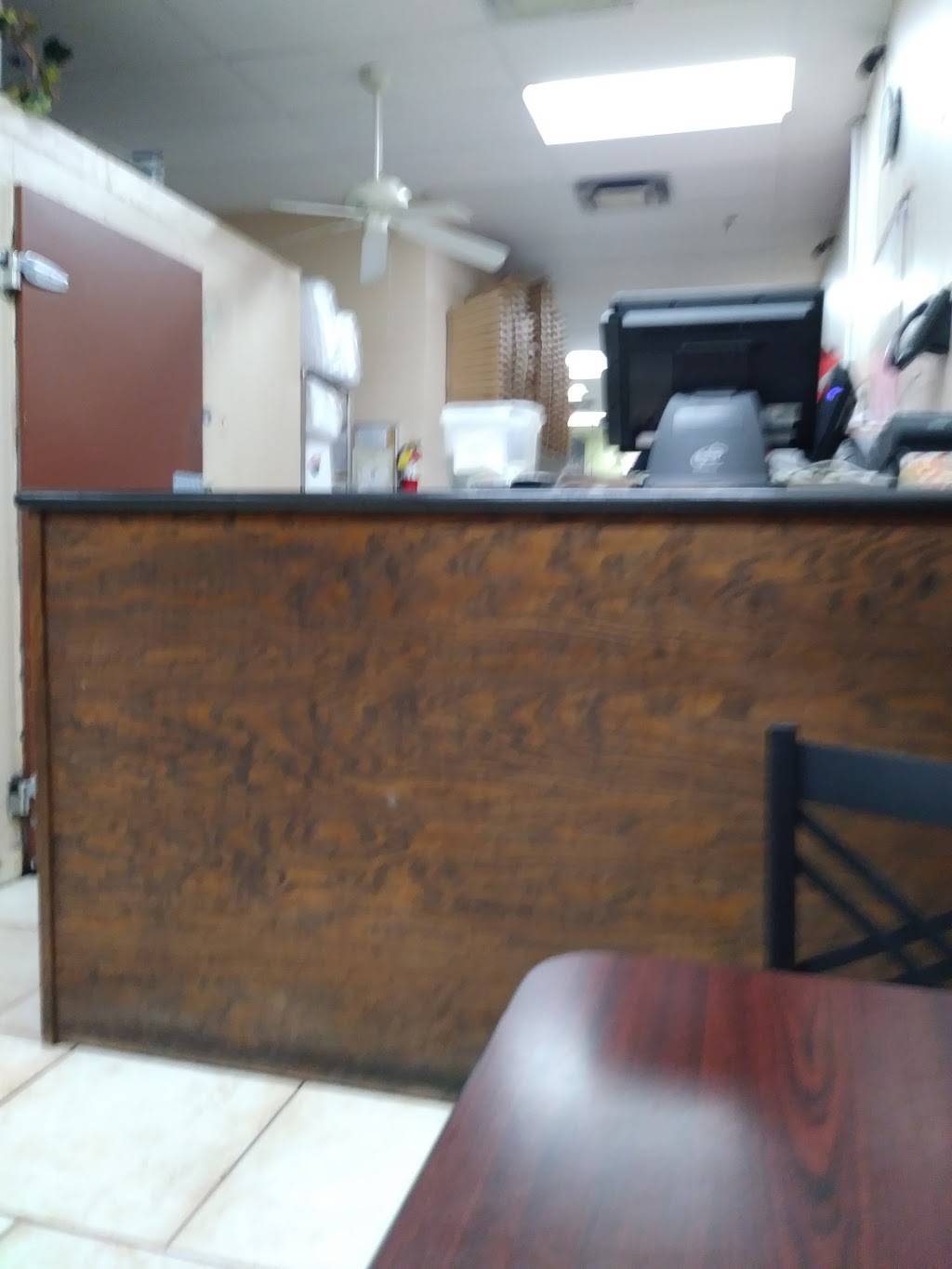 Rino Ds Pizza & Wings | restaurant | 1515 N Gilbert Rd #114, Gilbert, AZ 85234, USA | 4805452700 OR +1 480-545-2700