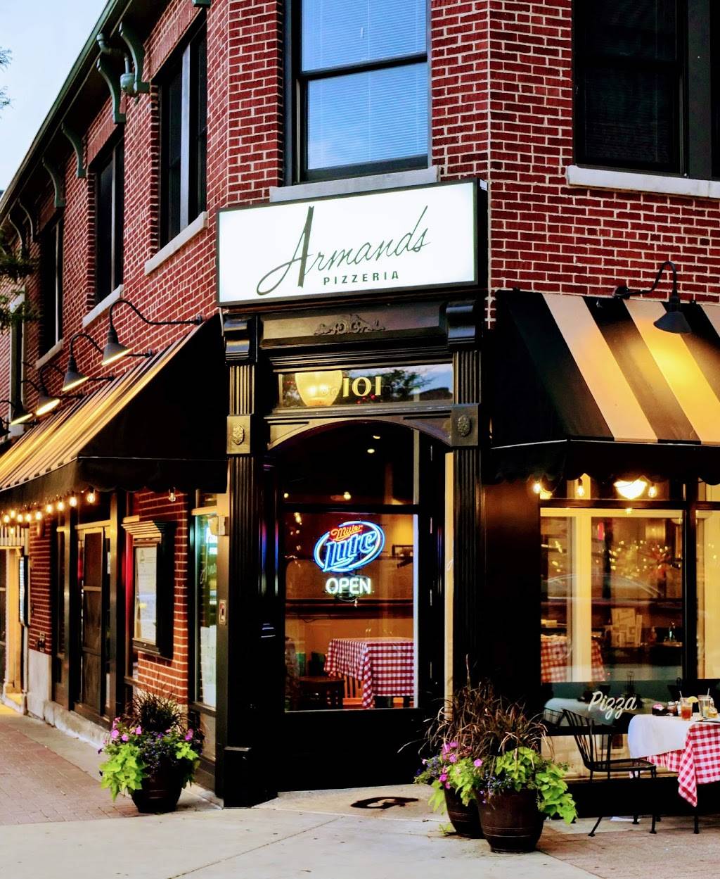 Armands Pizzeria | restaurant | 101 W Campbell St, Arlington Heights, IL 60005, USA | 8473420664 OR +1 847-342-0664