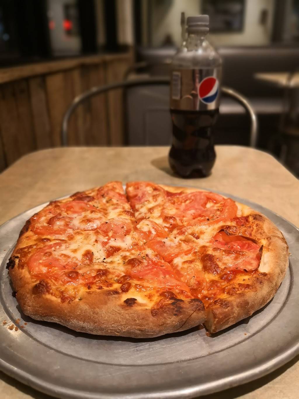 Joannes Gourmet Pizza | meal takeaway | 1605, 1067 Northern Blvd, Roslyn, NY 11576, USA | 5168698686 OR +1 516-869-8686