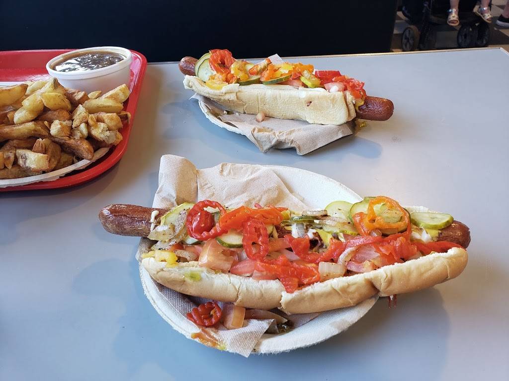 Hutch’s on the Beach | restaurant | 280 Van Wagners Beach Rd, Hamilton, ON L8E 3L8, Canada | 9055455508 OR +1 905-545-5508