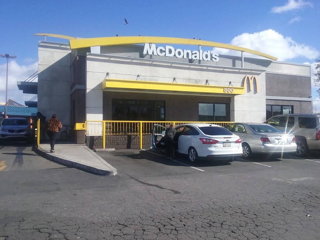 McDonalds | cafe | 800 Market St, Oakland, CA 94607, USA | 5108399331 OR +1 510-839-9331