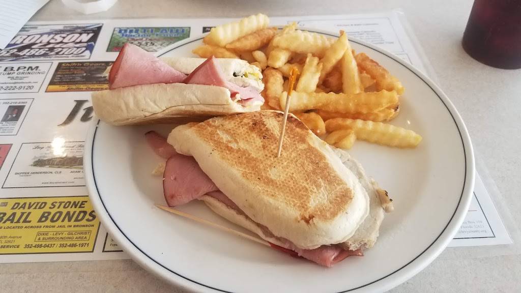 Julies Diner | restaurant | 157 Hathaway Ave, Bronson, FL 32621, USA | 3524869037 OR +1 352-486-9037