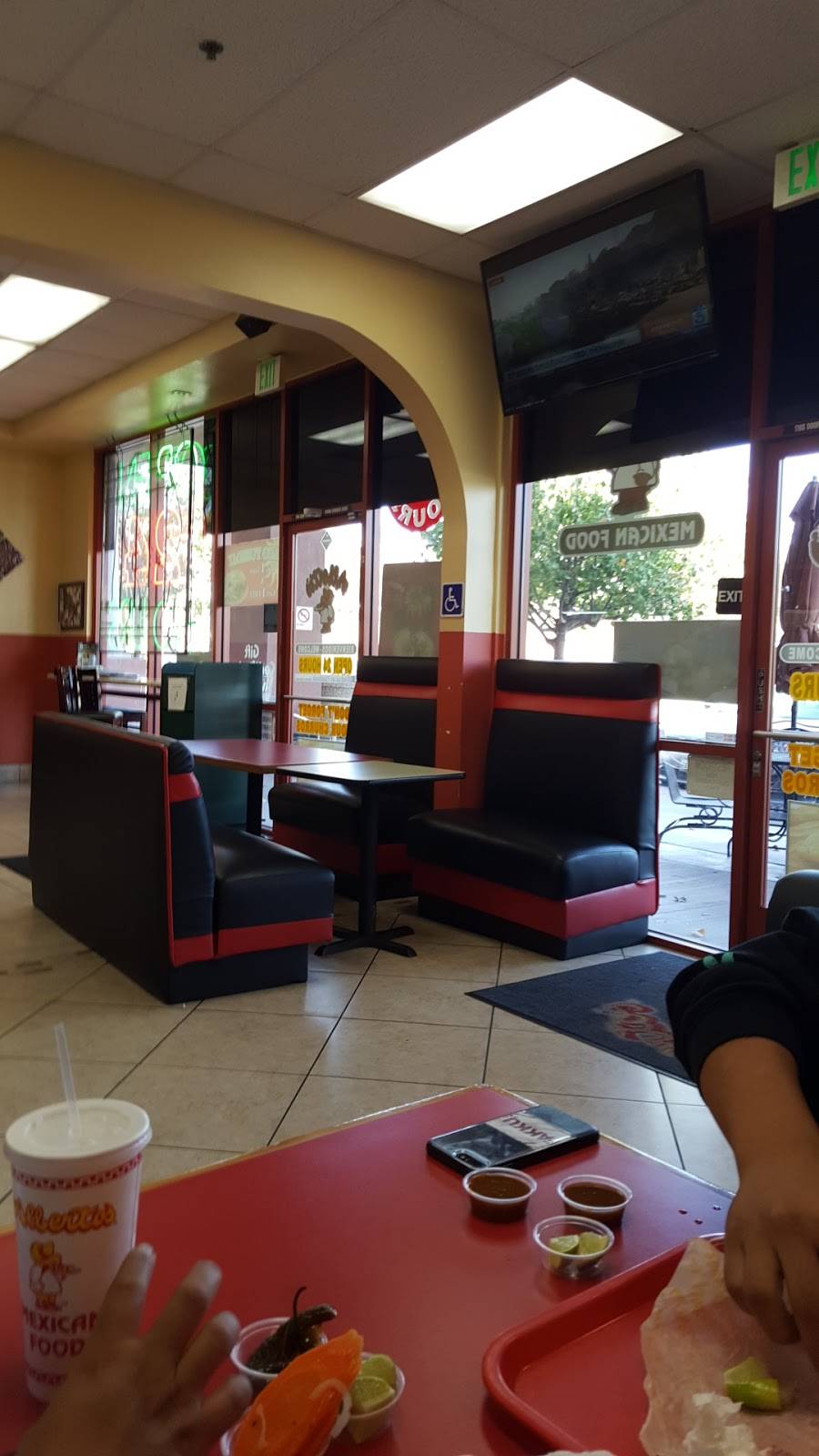 Albertos Mexican Food | restaurant | 40250 Murrieta Hot Springs Rd #117, Murrieta, CA 92563, USA | 9516001215 OR +1 951-600-1215