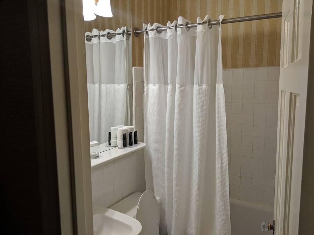 The Molly Pitcher Inn | restaurant | 88 Riverside Ave, Red Bank, NJ 07701, USA | 7327472500 OR +1 732-747-2500