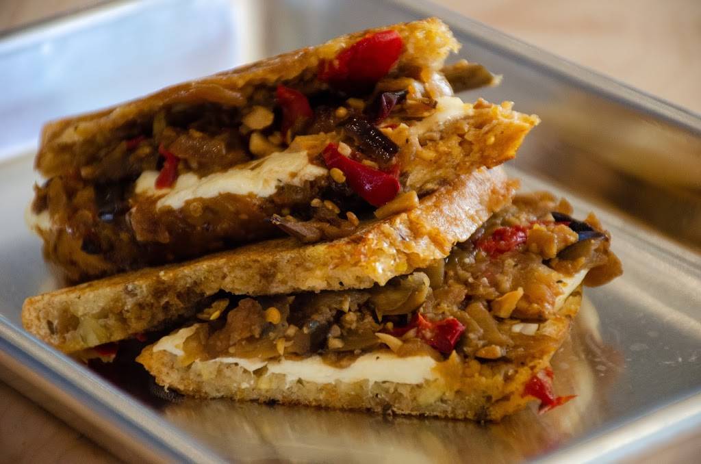 Live Café | restaurant | 169 Port Rd, Kennebunk, ME 04043, USA | 2072042055 OR +1 207-204-2055