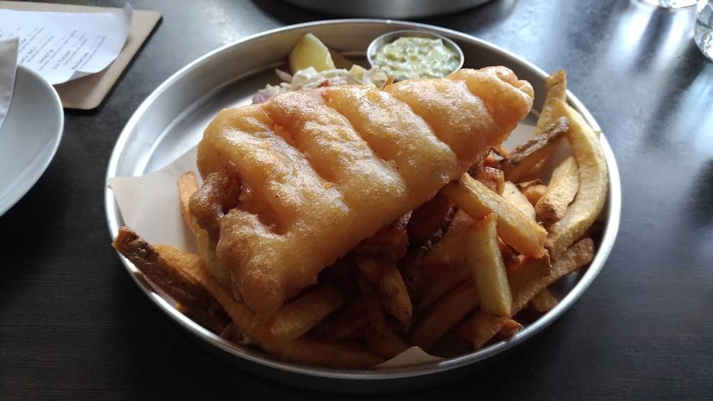 Busters Kitchen X Bar | restaurant | 3747 Lake Shore Blvd W, Etobicoke, ON M8W 1P9, Canada | 4162517777 OR +1 416-251-7777