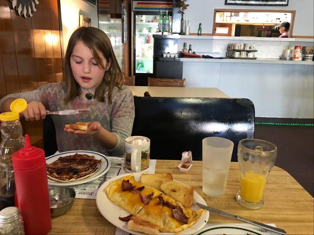 Shelby Bakery | restaurant | 216 N Michigan Ave, Shelby, MI 49455, USA | 2318612740 OR +1 231-861-2740