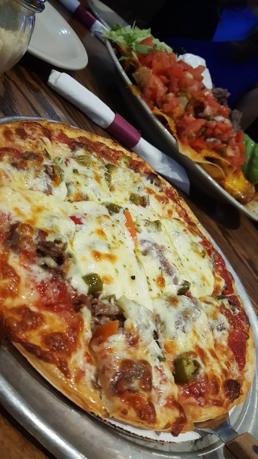 Randall Roadhouse Tavern & Grill | restaurant | 2267 Randall Rd, Carpentersville, IL 60110, USA | 8478363300 OR +1 847-836-3300