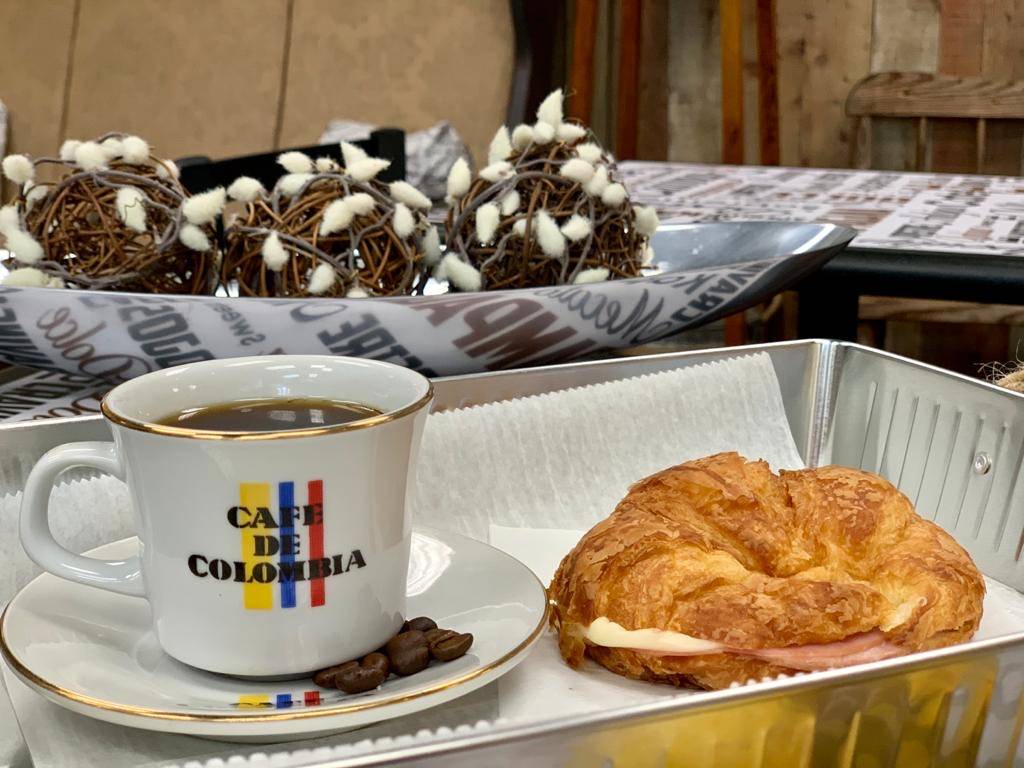 La Súper Arepa Café. Arepas rellenas, comida rápida, restaurante | restaurant | La super Arepa Cafe, 2115 W Roosevelt Blvd Suite 106, Monroe, NC 28110, USA | 9803138661 OR +1 980-313-8661