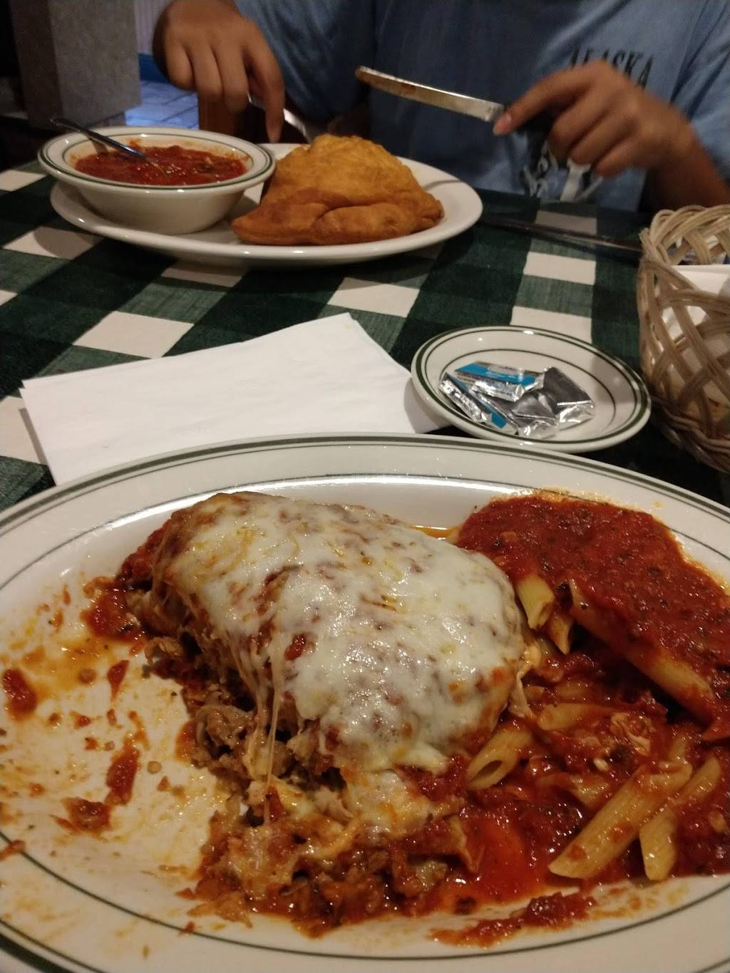 Di Ciccos | restaurant | 40282 CA-41, Oakhurst, CA 93644, USA | 5596415588 OR +1 559-641-5588