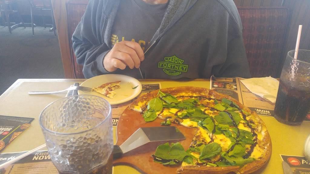 Pizza Hut | meal takeaway | 1236 N Main St, Viroqua, WI 54665, USA | 6086378000 OR +1 608-637-8000