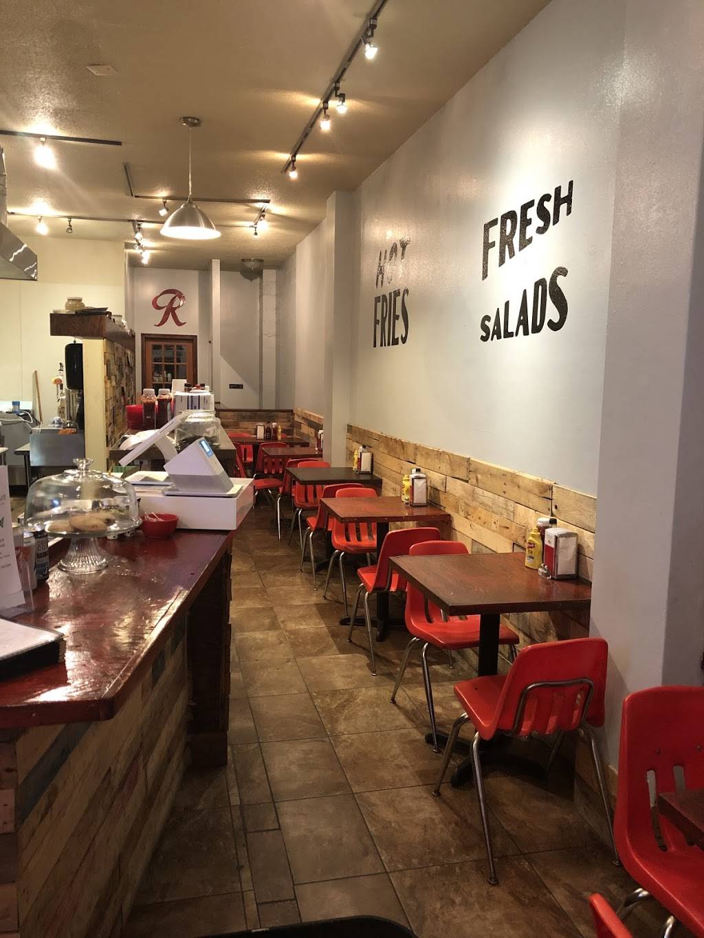 Pigfish Café | restaurant | 921 SW 152nd St, Burien, WA 98166, USA | 2062465204 OR +1 206-246-5204