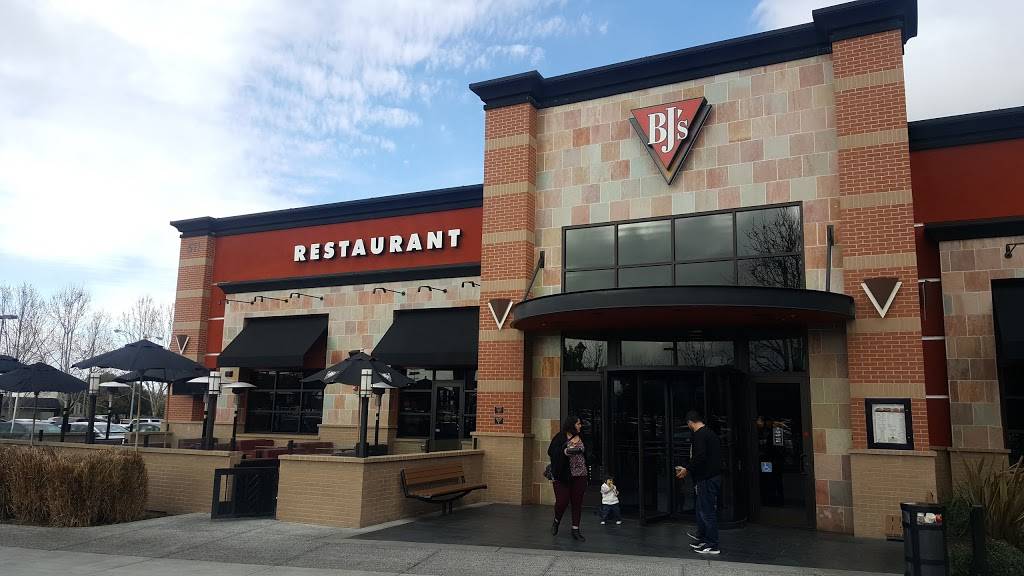 BJs Restaurant & Brewhouse | restaurant | 511 Coleman Ave, San Jose, CA 95110, USA | 4083437230 OR +1 408-343-7230