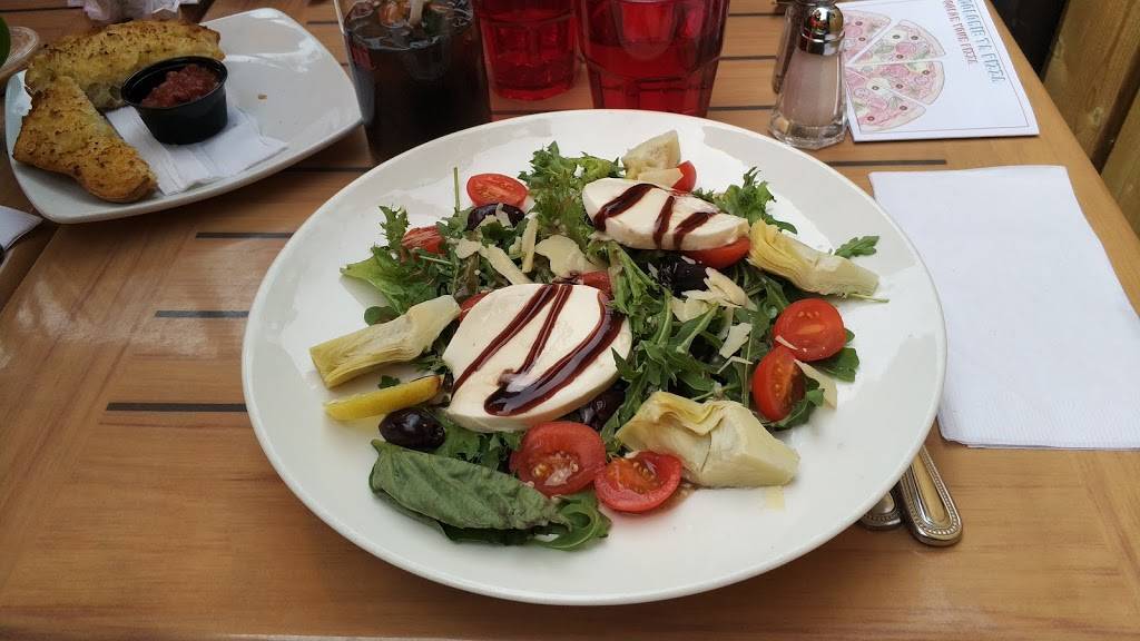 Spag&tini | restaurant | 40 Rue du Marché-Champlain, Québec, QC G1K 4H3, Canada | 4186949144 OR +1 418-694-9144