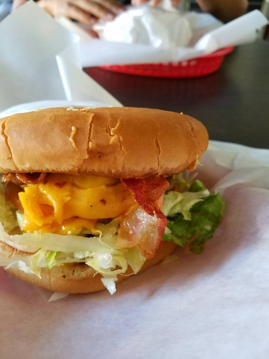 MVPs Grill & Patio | restaurant | 2742 E 4th St, Long Beach, CA 90814, USA | 5624390809 OR +1 562-439-0809