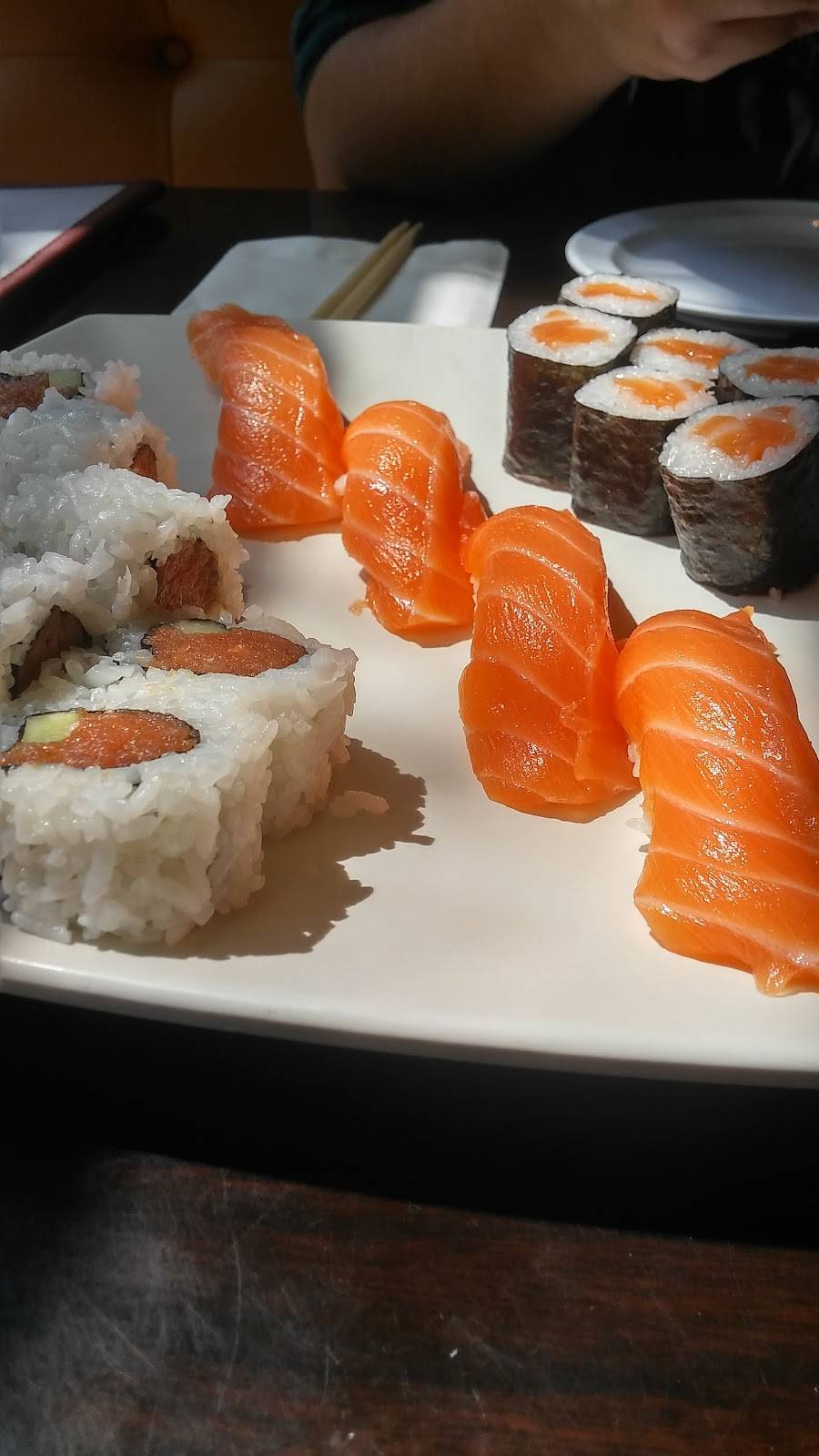 Zono Sushi | restaurant | 610 N 1st St, Burbank, CA 91502, USA | 8185571268 OR +1 818-557-1268