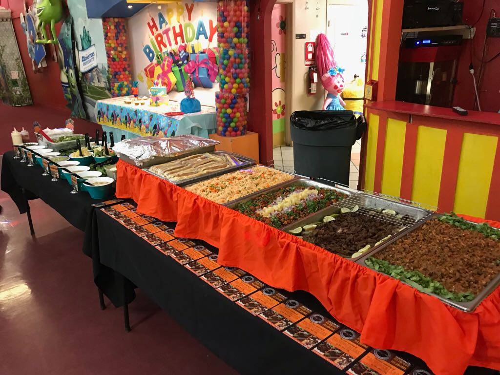 Taquizas Los Pistoleros | restaurant | 7924 Gateway Blvd E #103, El Paso, TX 79915, USA | 9157457339 OR +1 915-745-7339