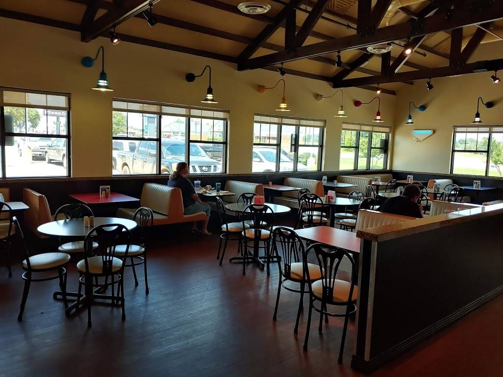 Braums Ice Cream & Burger Restaurant | restaurant | 2508 N 14th St, Ponca City, OK 74601, USA | 5807659038 OR +1 580-765-9038