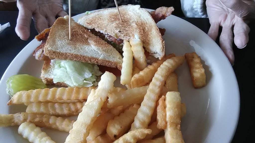 Donnas Dinner | restaurant | Eldon, MO 65026, USA | 5735578070 OR +1 573-557-8070