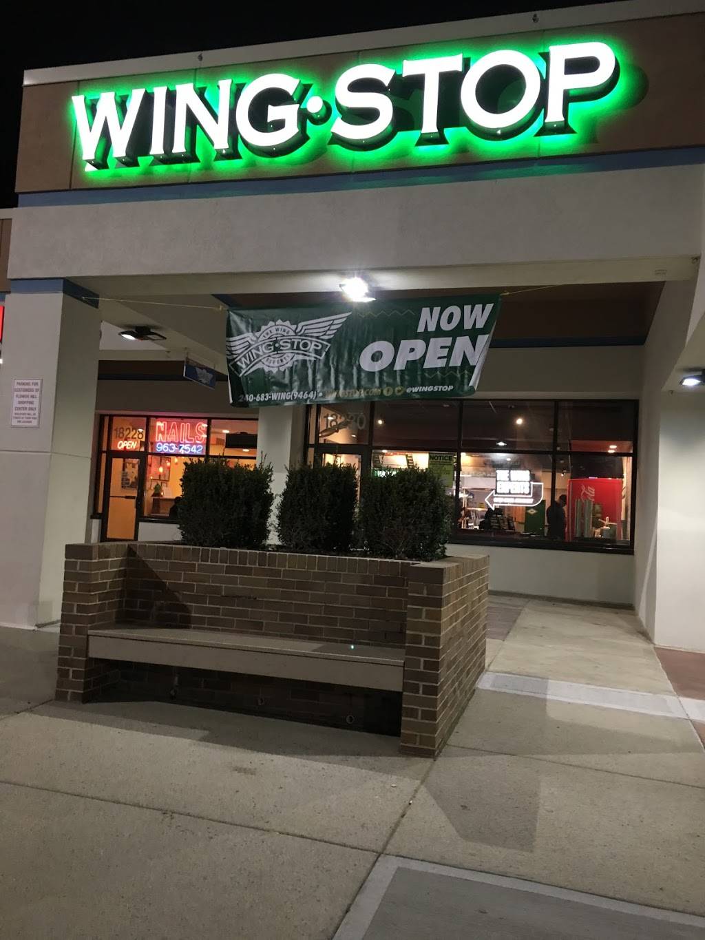Wingstop | restaurant | 18230 Flower Hill Way, Gaithersburg, MD 20879, USA | 2406839464 OR +1 240-683-9464