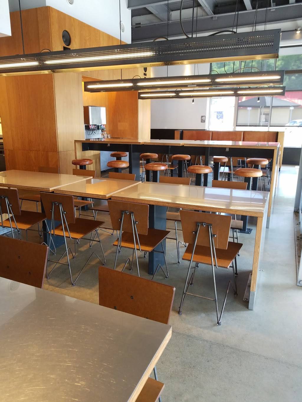 Chipotle Mexican Grill | restaurant | 3009 Washington Pike, Bridgeville, PA 15017, USA | 4122216515 OR +1 412-221-6515