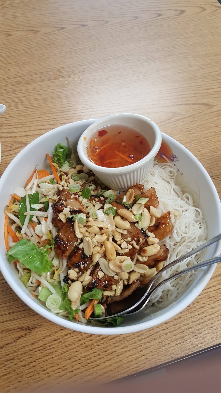 Cafe MeKong Viet-Thai Cuisine | restaurant | 1405 S Main St, Blacksburg, VA 24060, USA | 5409532838 OR +1 540-953-2838