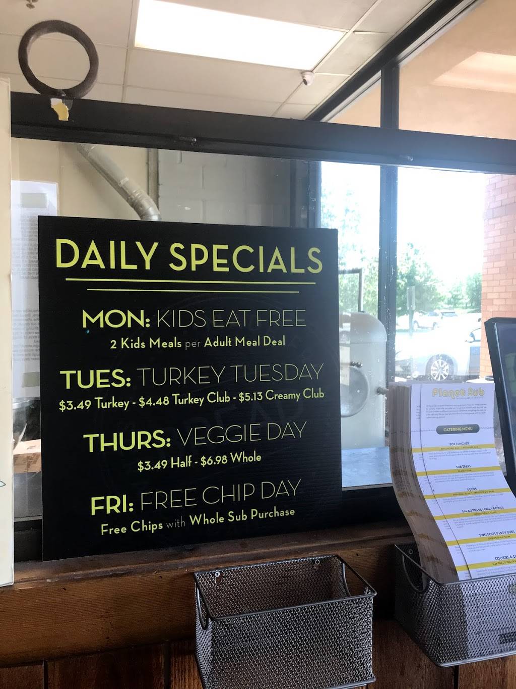 Planet Sub | restaurant | 13161 State Line Rd, Kansas City, MO 64145, USA | 8169425099 OR +1 816-942-5099