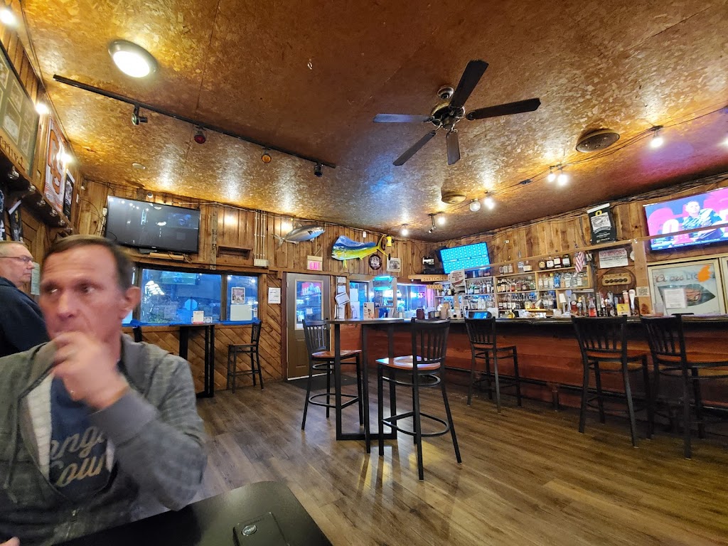 Garibaldis Hook, Line n Sinker, Sports Bar and Grill | restaurant | 415 Garibaldi Ave, Garibaldi, OR 97118, USA | 5033222020 OR +1 503-322-2020