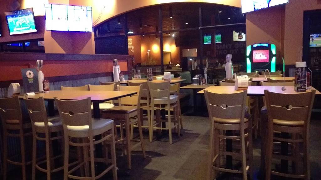 Buffalo Wings & Rings | restaurant | 1520 Carlemont Dr, Crystal Lake, IL 60014, USA | 8157889464 OR +1 815-788-9464