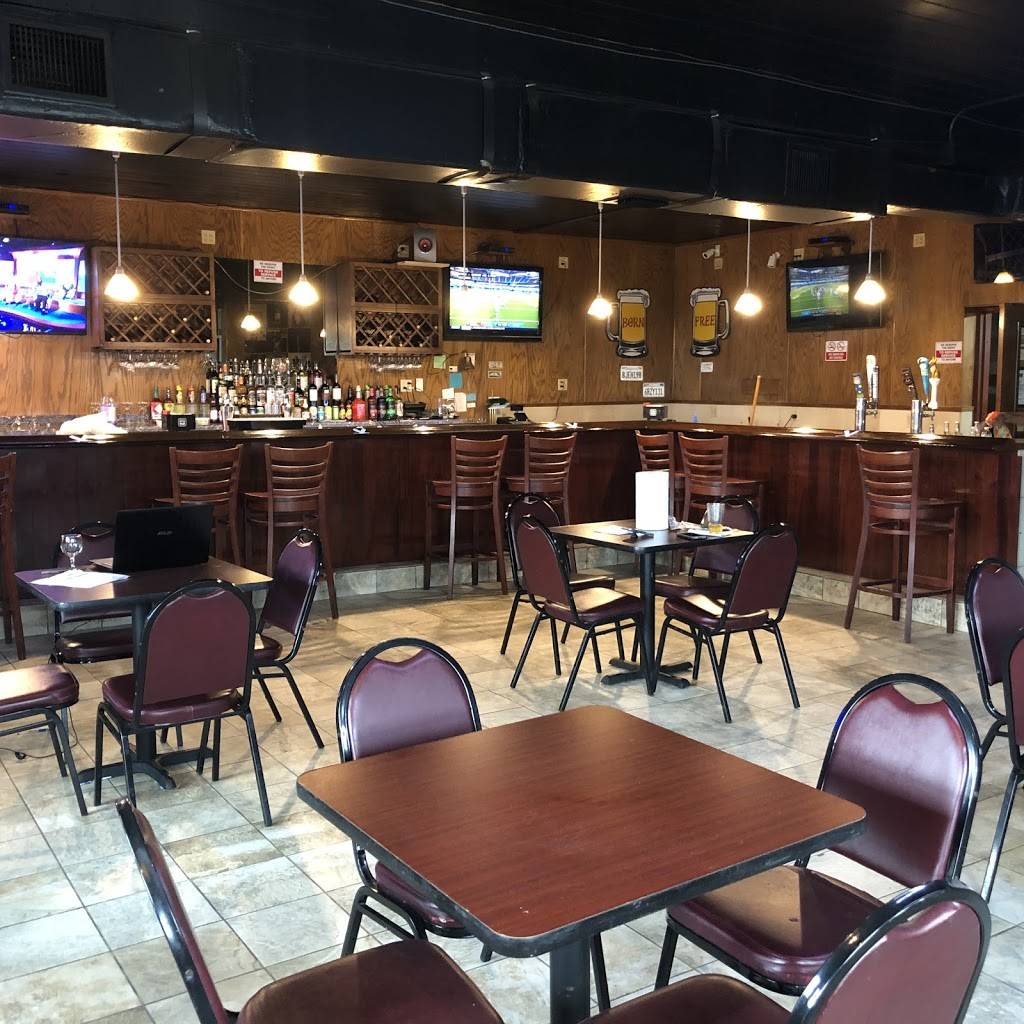 Born Free Pub & Grill | restaurant | 110 E Waters Ave, Tampa, FL 33604, USA | 8139362471 OR +1 813-936-2471