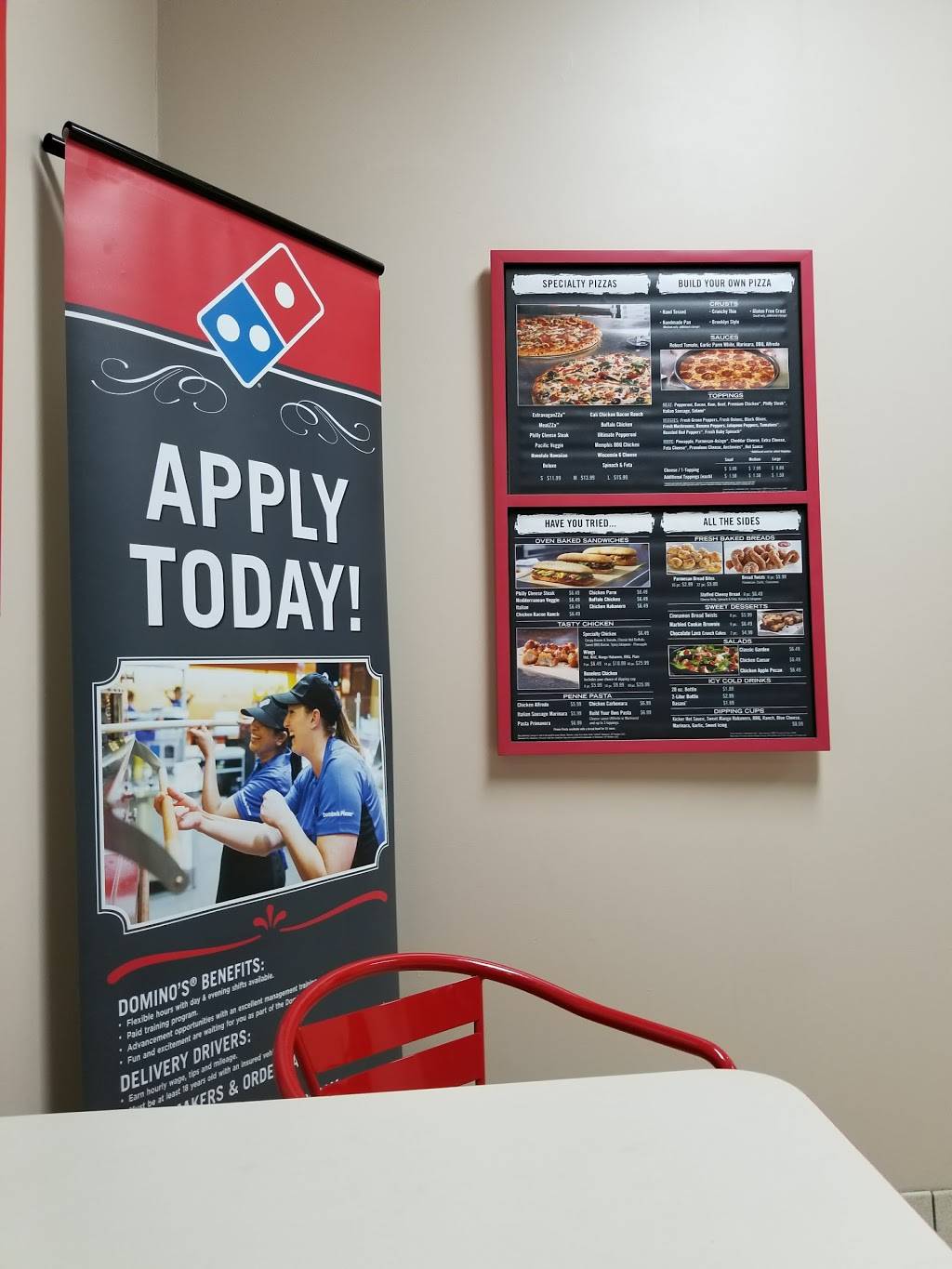 Dominos Pizza | meal delivery | 2205 E Oakland Ave, Bloomington, IL 61701, USA | 3096650505 OR +1 309-665-0505