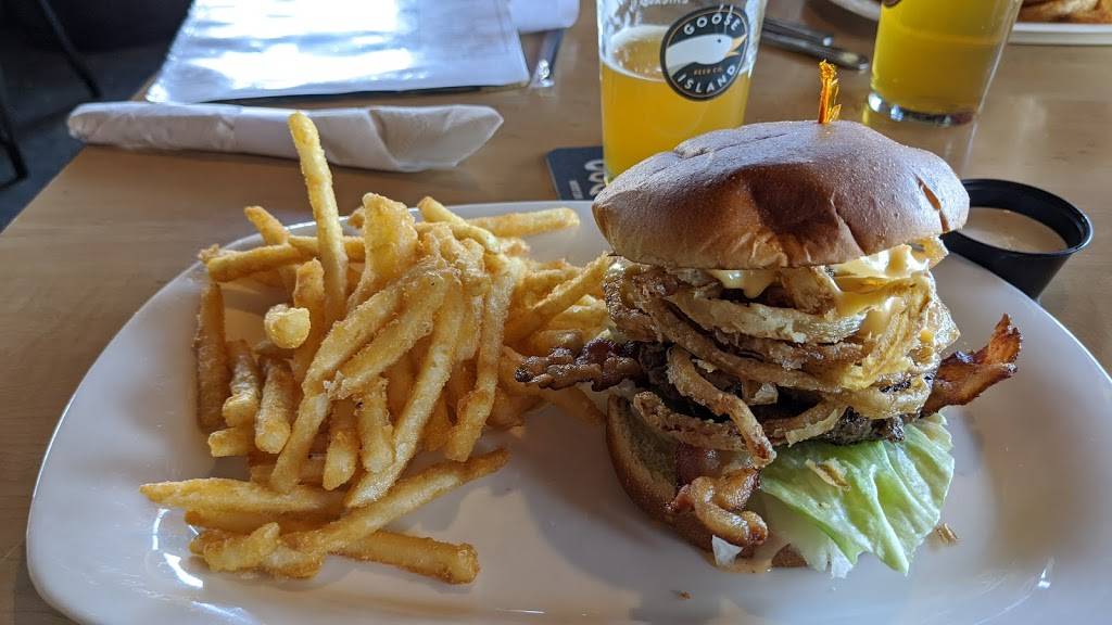 Bootleggers Craft Pub & Eatery | restaurant | 955 Oak St, Bakersfield, CA 93304, USA | 6613222123 OR +1 661-322-2123