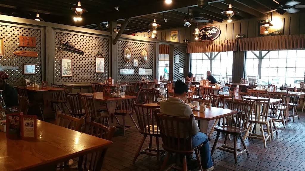 Cracker Barrel Old Country Store | restaurant | 3203 Queen City Dr, Charlotte, NC 28208, USA | 7043932670 OR +1 704-393-2670